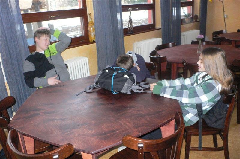 Prípadne sa niektorí nestihli dospať.