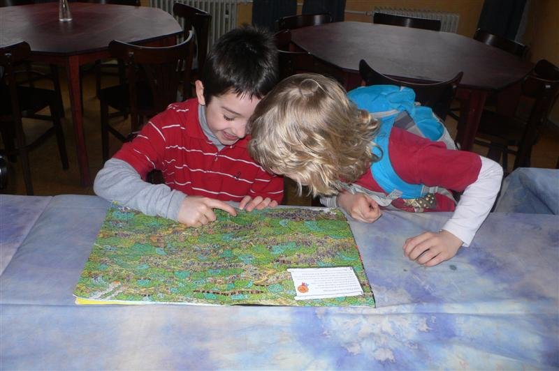 A už aj tí najmenší sa tvária, že vedia čítať. Alebo, že by šlo o dačo iné? 