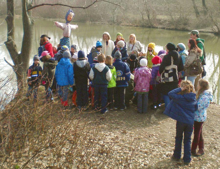 Morena, Morena, kde si prebývala, tam na hornom konci, v murovanom domci