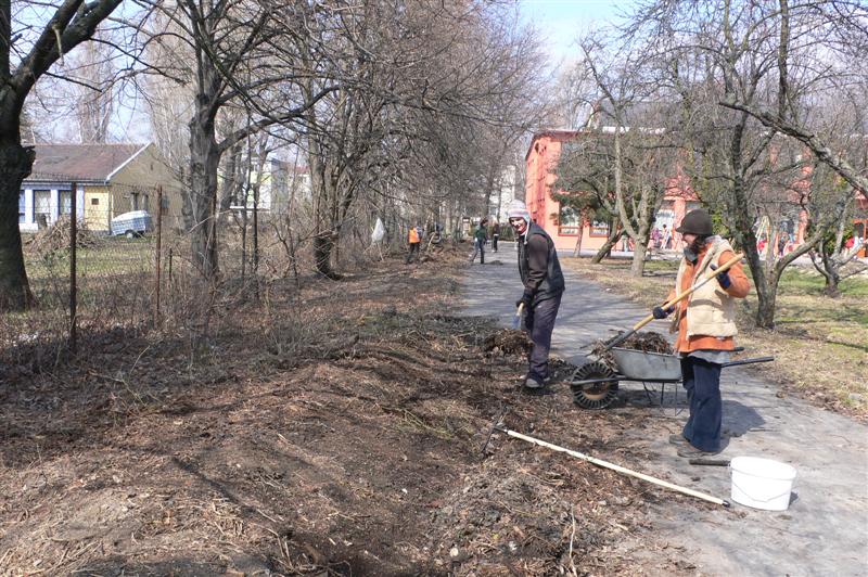 Hrabe sa a vyhrabáva...ešte šťastie, že nám z toho "nehrabe"