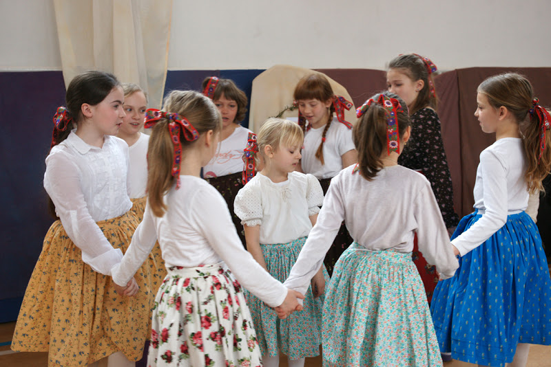 tretiacke ľudové tance...